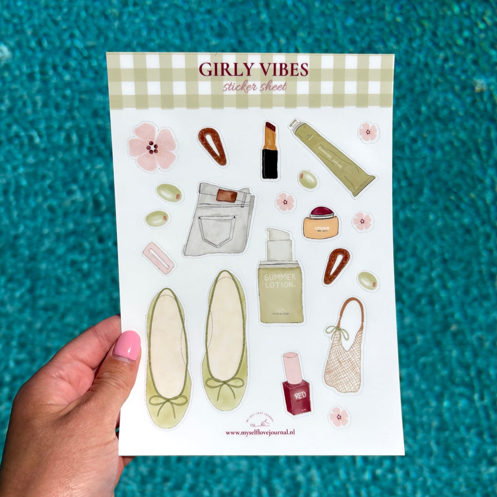 Stickervel in A5 formaat met girly items, zoals lipstick, lipscrub, bloemen, ballerina's, tasjes, nagellak, haaraccessoires en meer