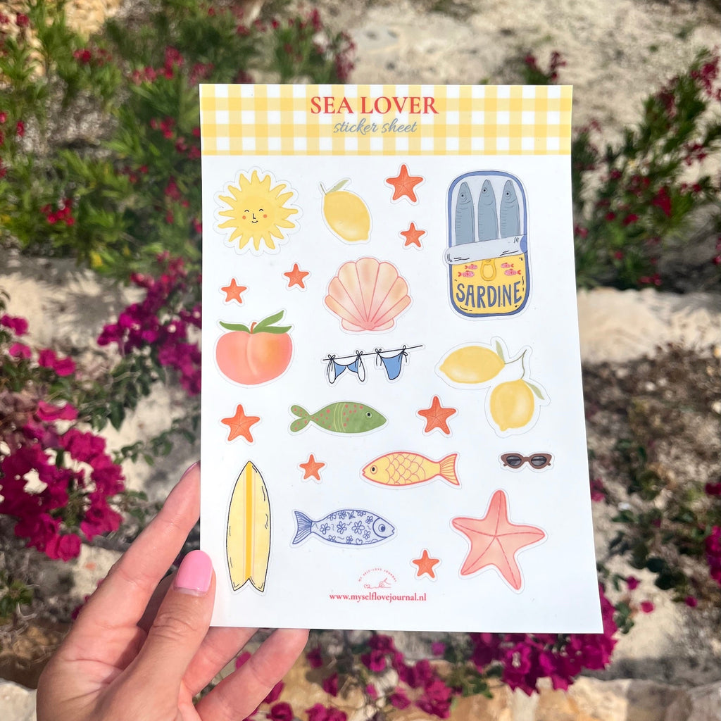 Stickervel in A5 formaat met schelpen, vissen, citroenen en andere zeedieren