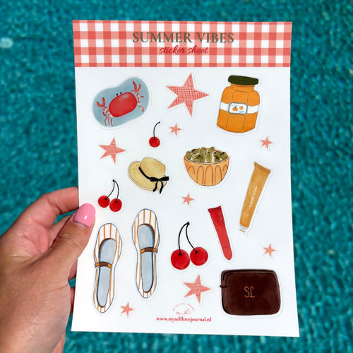 Stickervel in A5 formaat met sterren, kersen, make up, schoenen, toilettas, jam en andere zomerse producten
