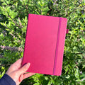 A5 journal in het bordeaux met stipjes aan de binnenkant, perfect voor het journalen