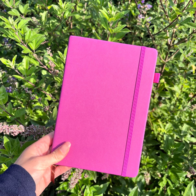 A5 journal in het roze met stipjes aan de binnenkant, perfect voor journalen