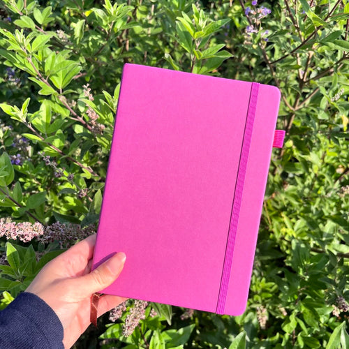 A5 journal in het roze met stipjes aan de binnenkant, perfect voor journalen