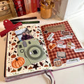 Journal spread voor de Kreadoe en Crea Weekend van een interactieve pagina met een polaroid camera en herfst stickers van autumn favorites