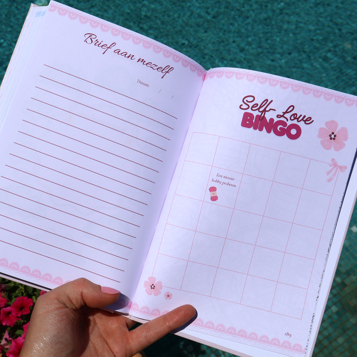 De My Self-Love Journal heeft naast dagelijkse pagina's met vragen ook creatieve opdrachten en themablokken die je meer inzicht geven in je gedachten en jezelf
