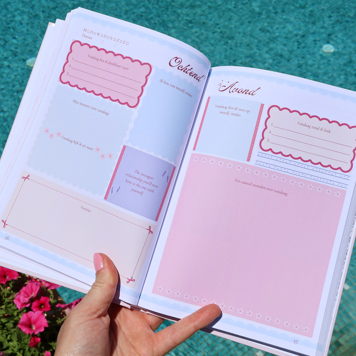 Een inspirerende journal die je helpt om meer rust, zelfliefde en zelfinzicht te creëren. Met dagelijkse pagina's, reflectievragen, quotes en creatieve opdrachten maak je op een laagdrempelige manier tijd voor jezelf.