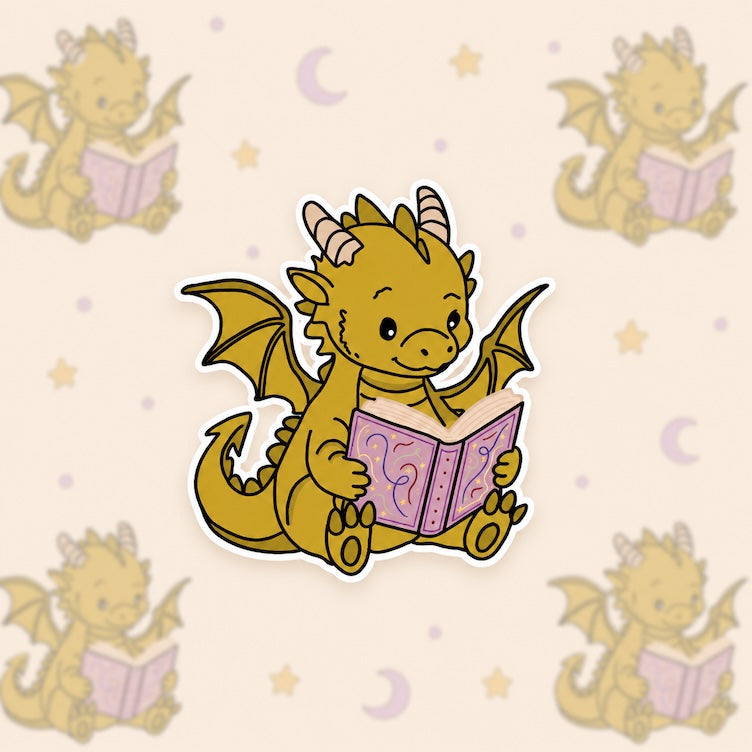 Sticker van een gouden draakje die aan het lezen is.